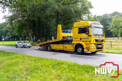 Materiële schade Eperweg N309 na ongeval bakwagen met afslaande auto naar Schouwenburg 't Harde. - © NWVFoto.nl